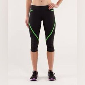 Lululemon Run: Pace Crop
Black / Ocean Stripe Frond / Frond